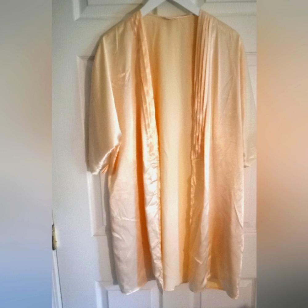 Laura Adams Satin Creamy Peach Kimono Robe- Size: P- Vintage 1980's.